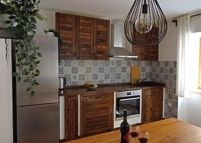 Semesterbostad Old Town Stone House *